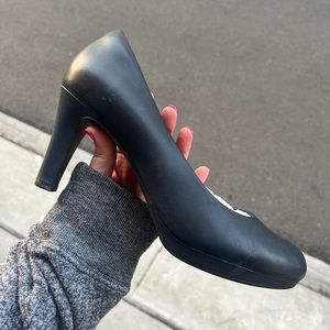 Brand new clarks navy heels